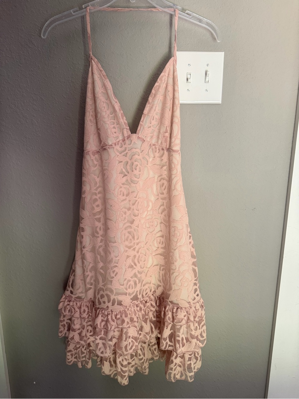 Backless Spaghetti Strap Lace Dress in Blush Pink